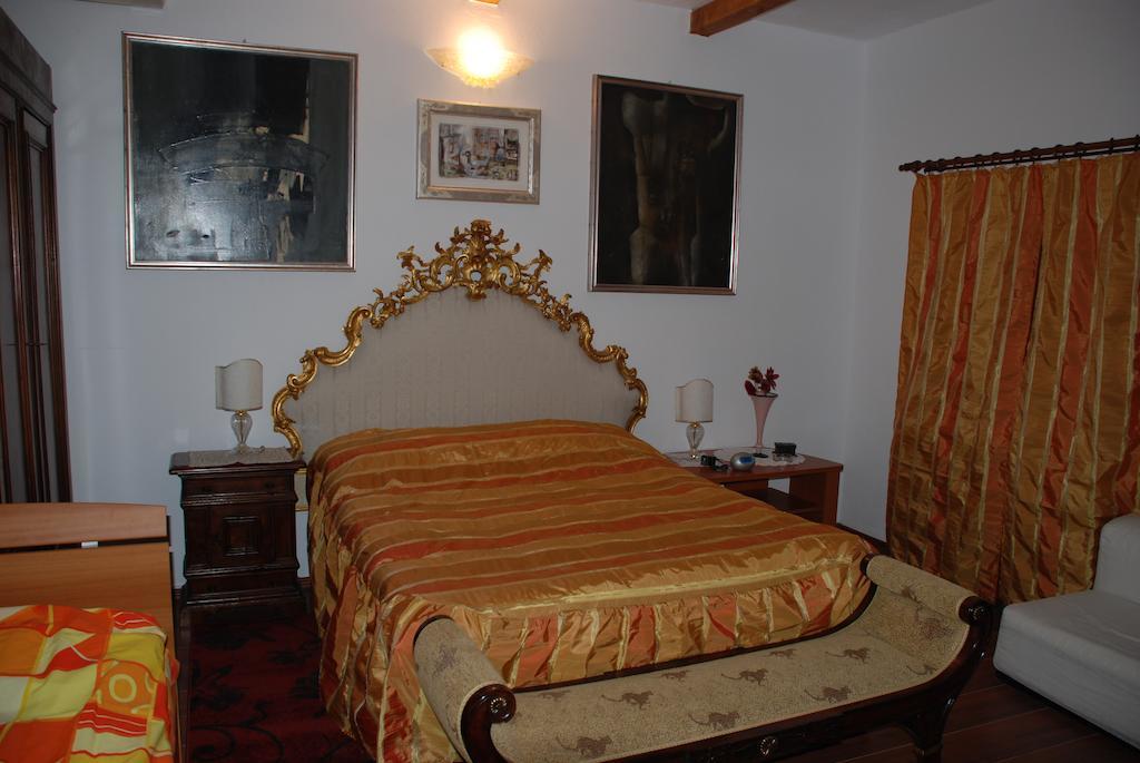 Villa Giulia Islaz Стая снимка