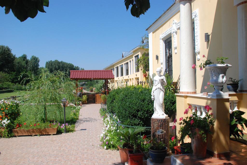 Villa Giulia Islaz Екстериор снимка